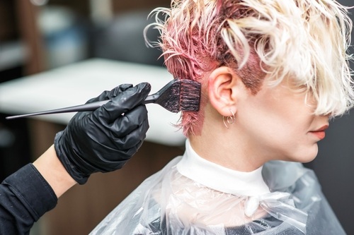 Salon de coiffure avec des prestations de coloration à Pantin
